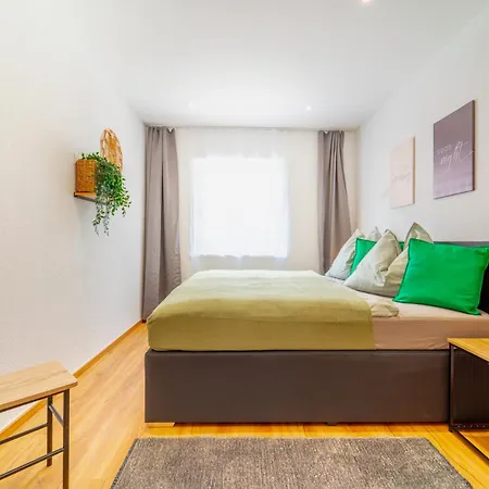 Oetztaler Lausbubenhaus Max & Moritz 아파트 *