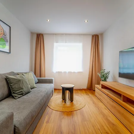 Oetztaler Lausbubenhaus Max&moritz Ötztal-Bahnhof